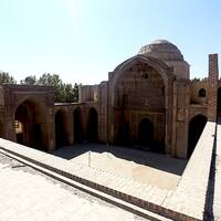 نمای مسجد جامع ورامین